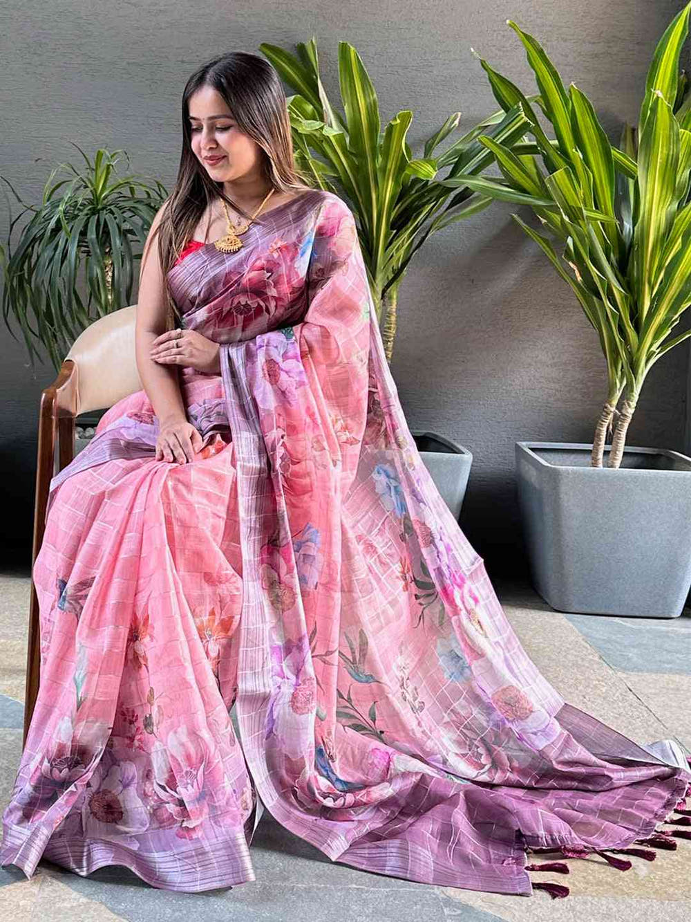 Traditional Self Zari Chex Weaving Floral Print Saree