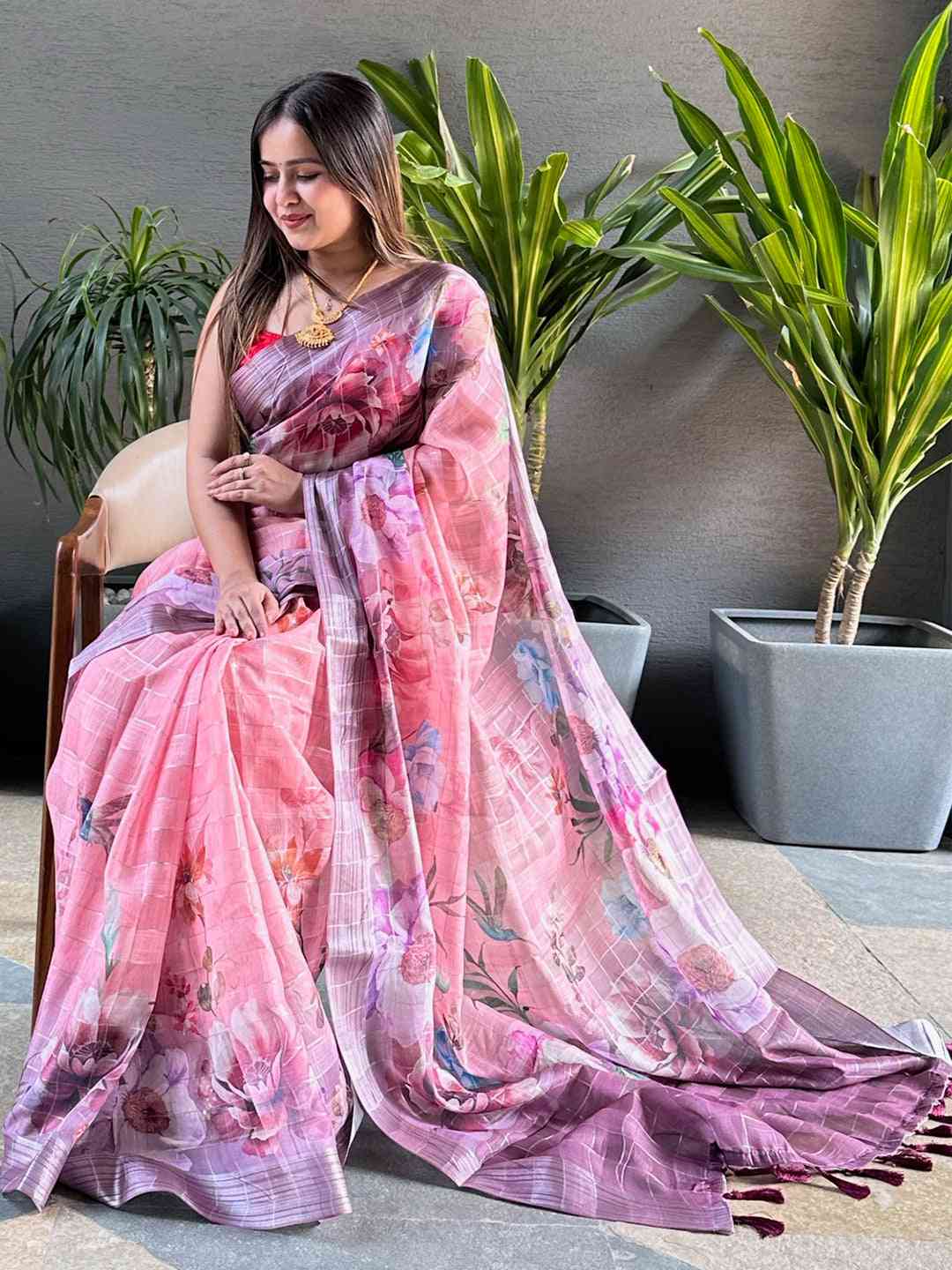 Traditional Self Zari Chex Weaving Floral Print Saree