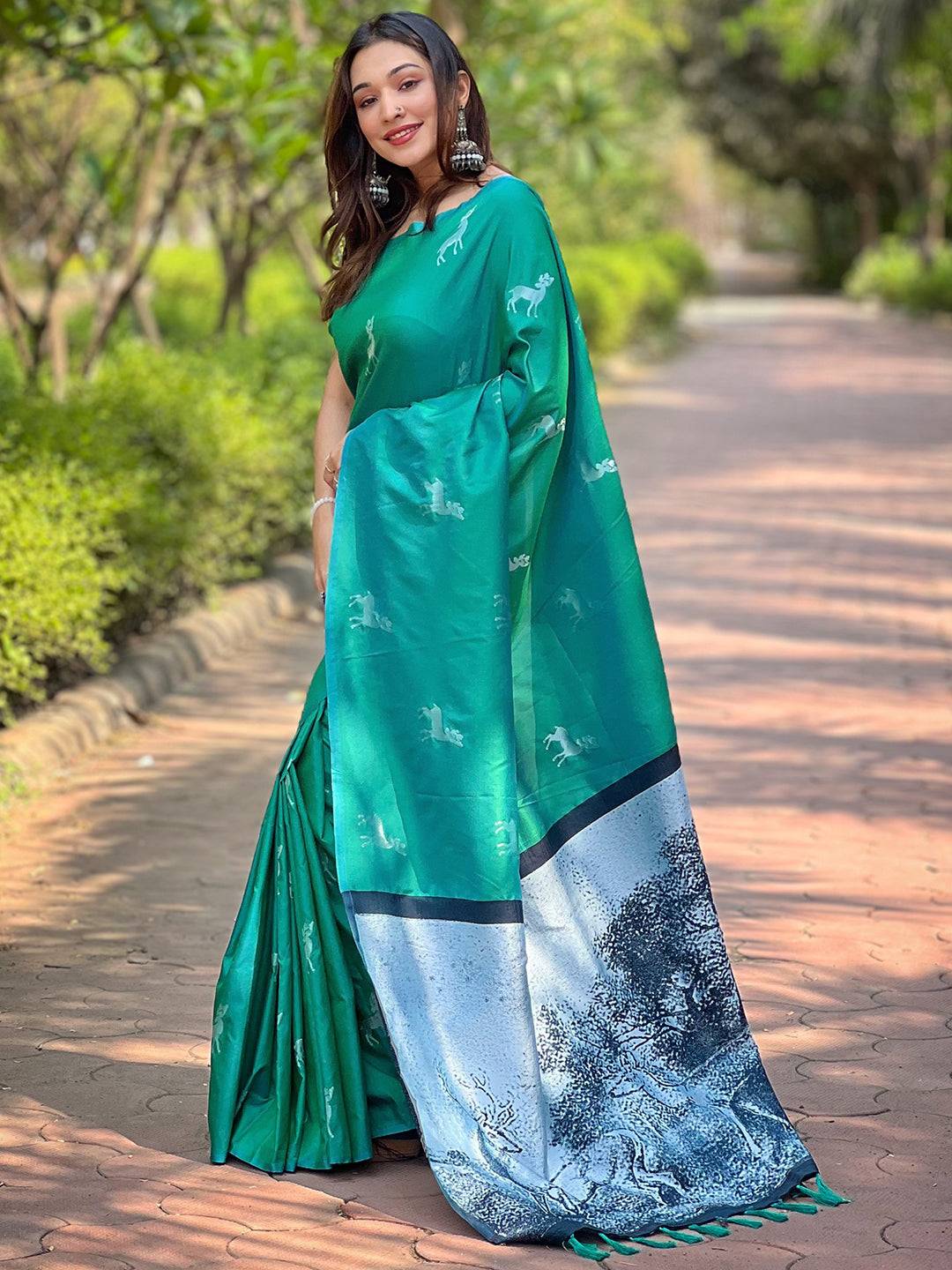 Green Soft Silk Saree With Postar Weaving Zari Pallu