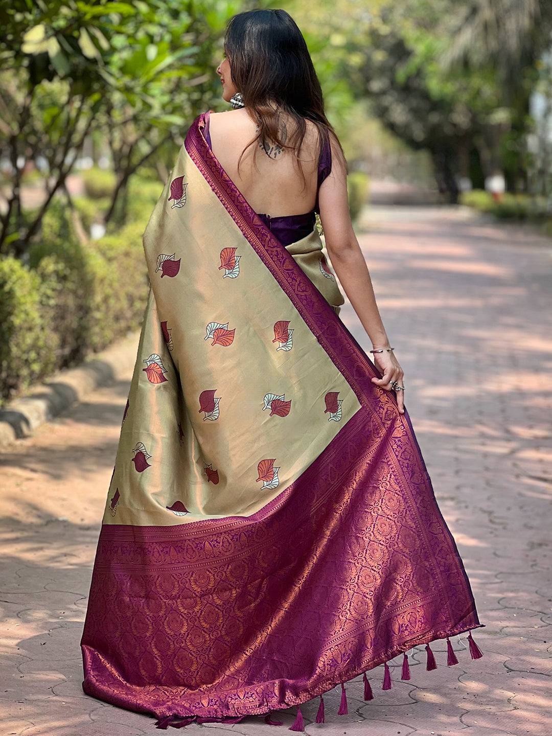 Light Green Kanjivaram Tissue Saree With Gold Zari Weaving