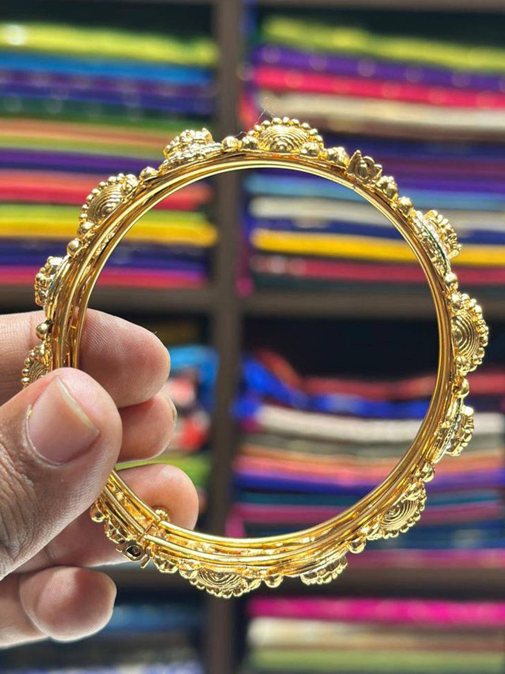 Royal  Antique   Gold   Bangle