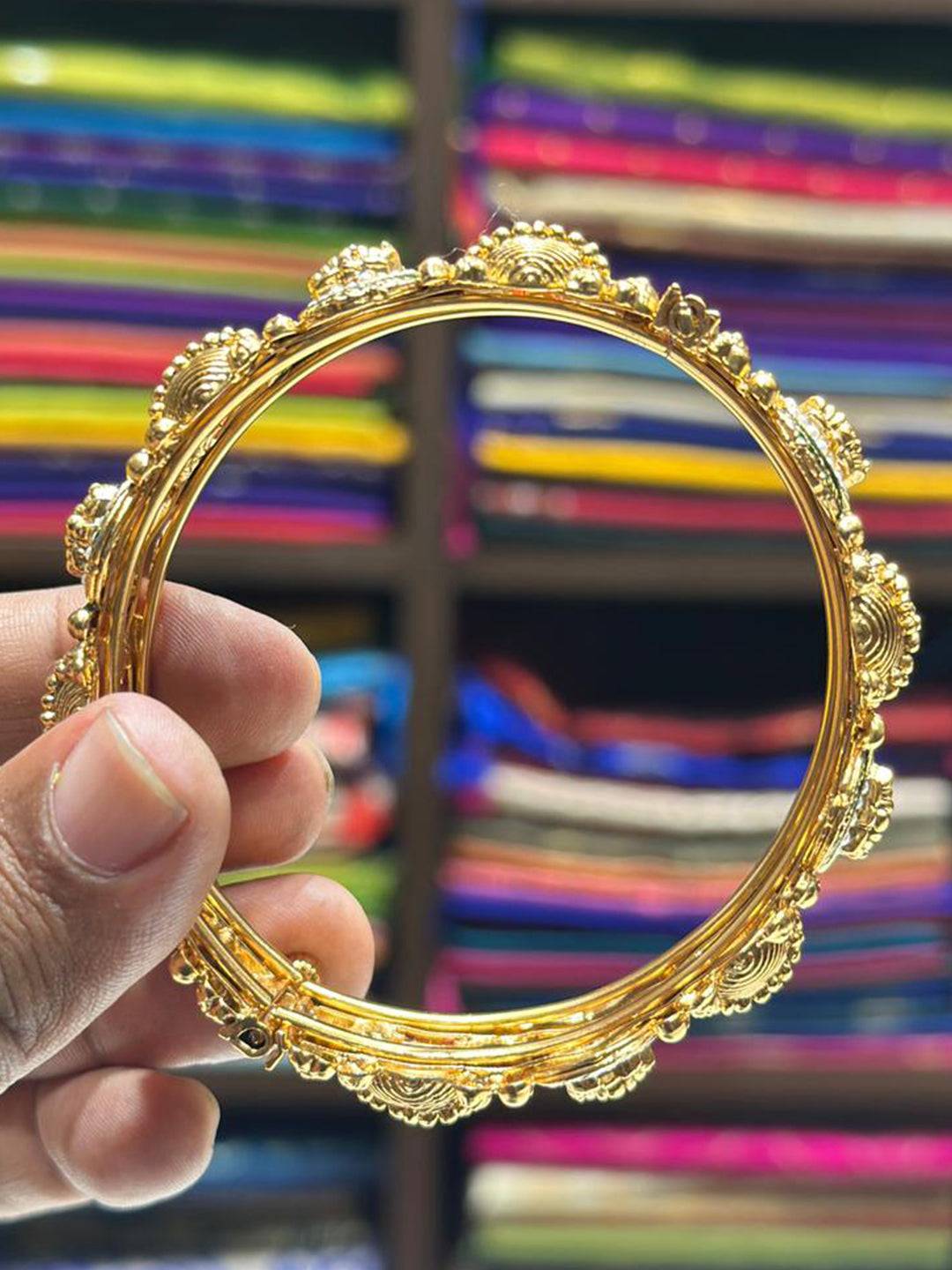 Royal  Antique   Gold   Bangle