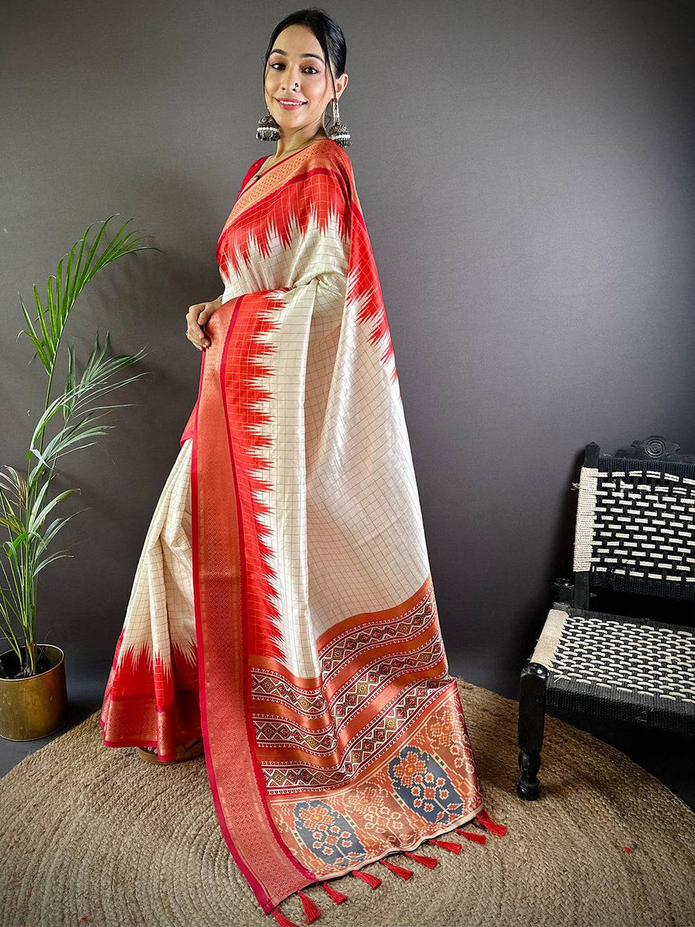 Designer Soft Silk Zari Chex Saree