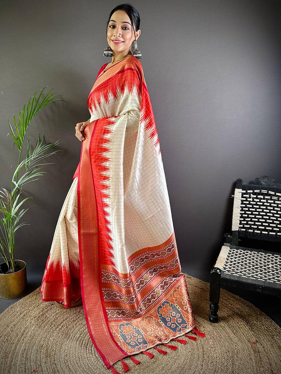Designer Soft Silk Zari Chex Saree
