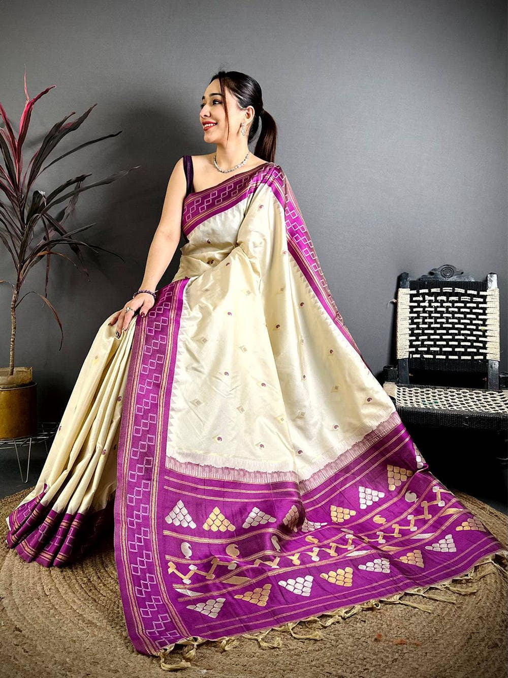 Stylish Gadwal Pattu Soft Silk Saree