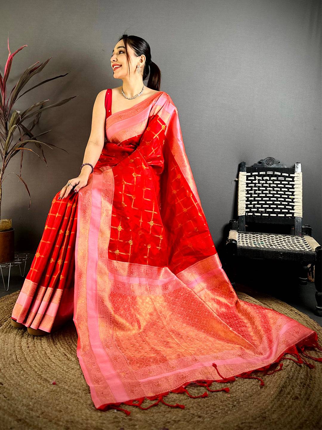 Red  Check  Weave  Gadwal  Saree