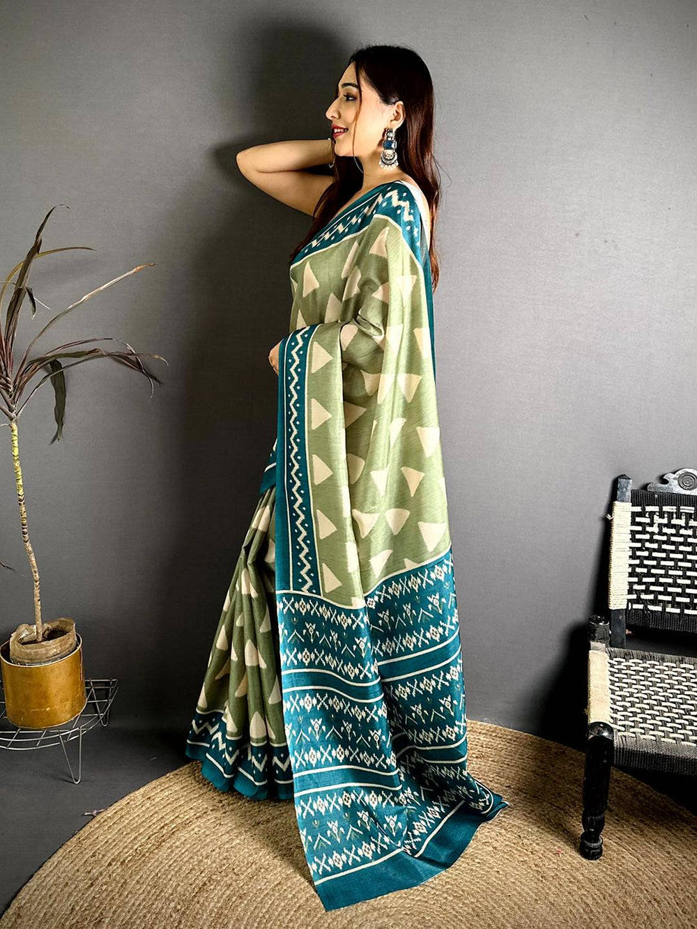 Pista Trending Ikkat Print Tussar Saree