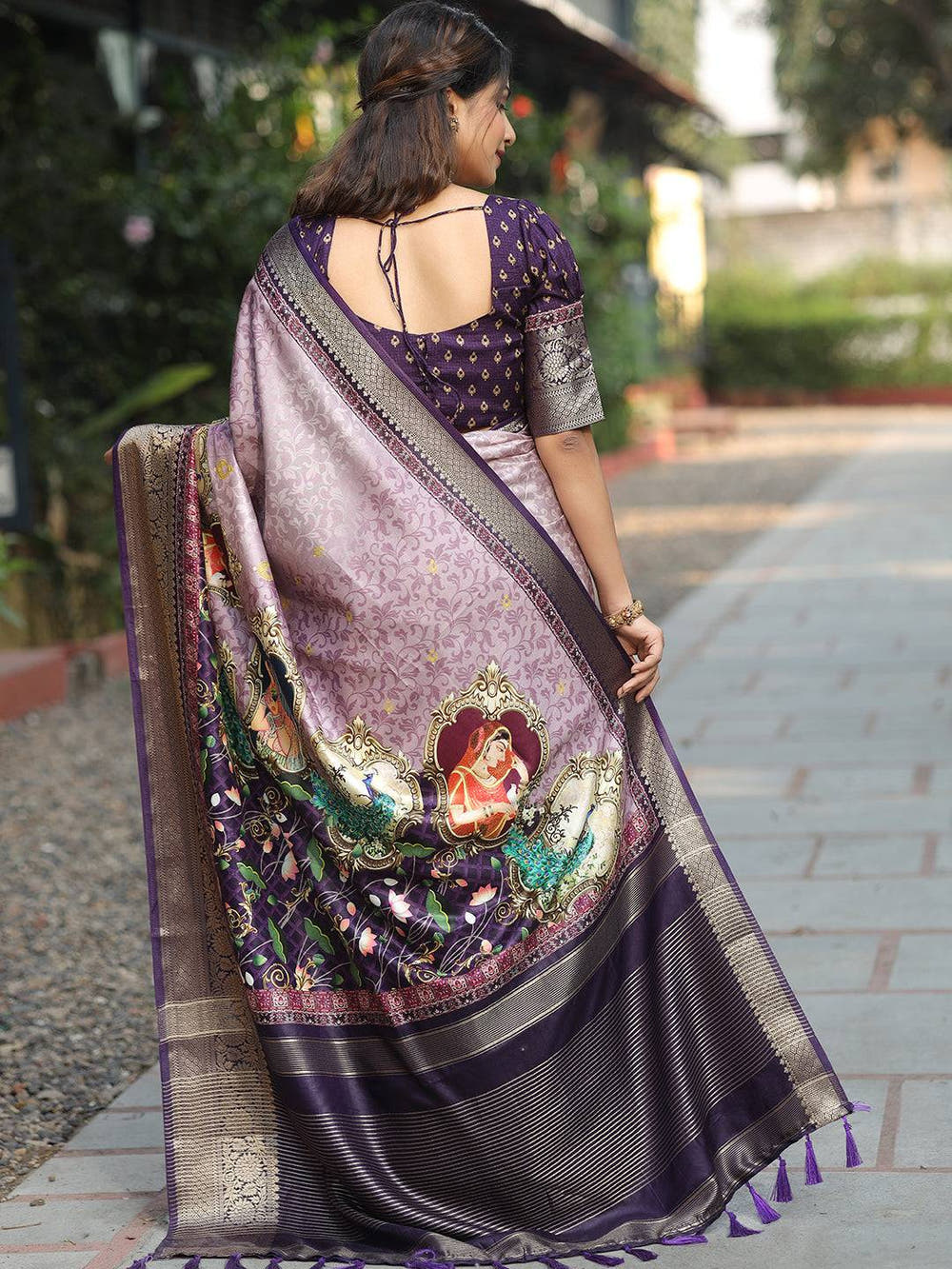 Pure Viscose Dola Silk Saree With Zari Weaving Pallu In Light Purple Colour - Luxe
