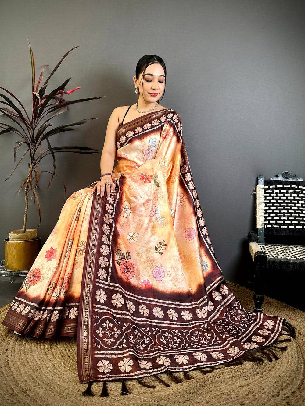 Graceful Floral Soft Silk Zari Border Saree