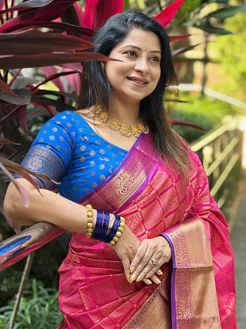 Checked Print Kanjivaram Silk Saree With Zari Work