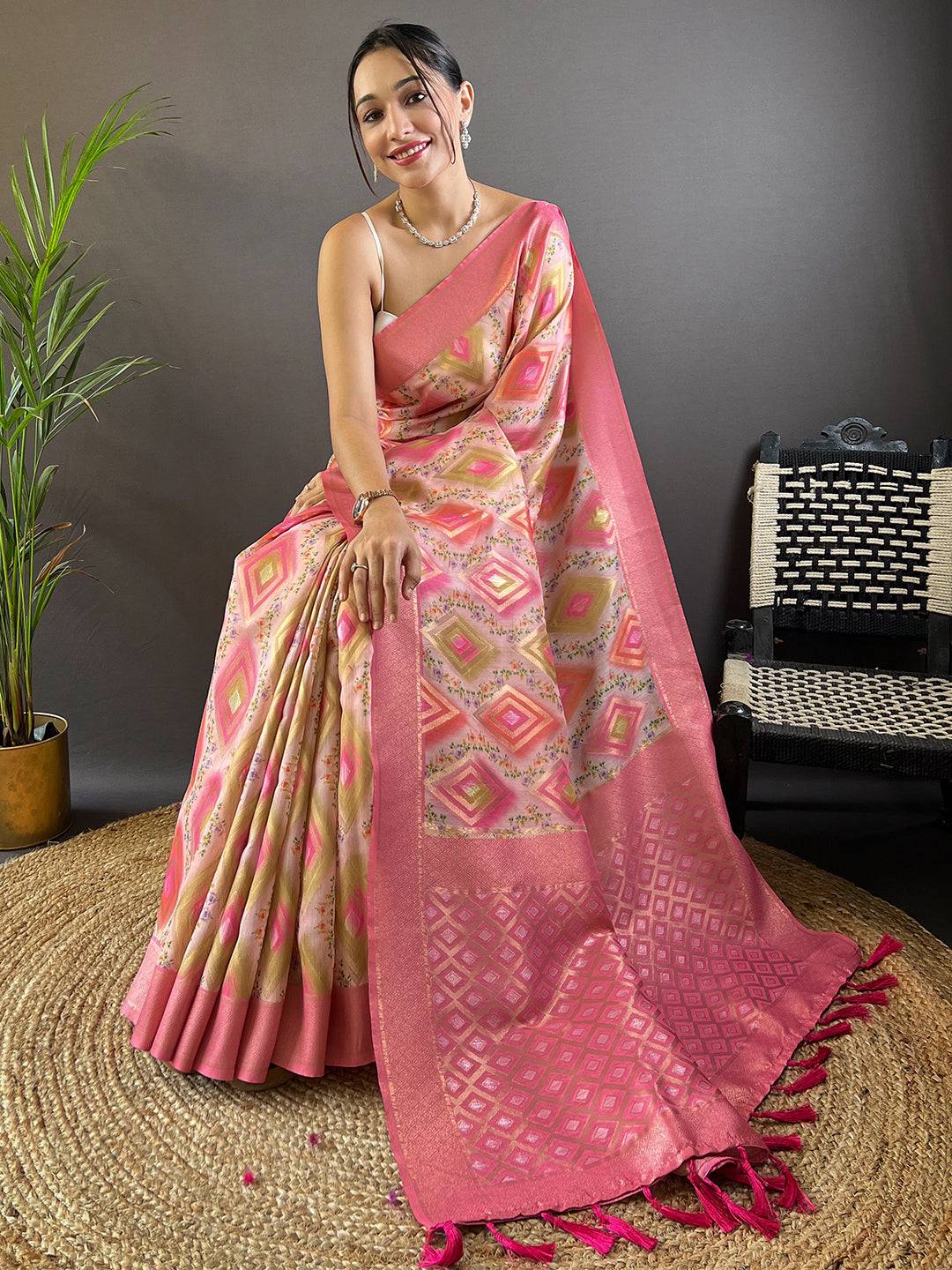 Daisy Pink Flower Vely Print Saree