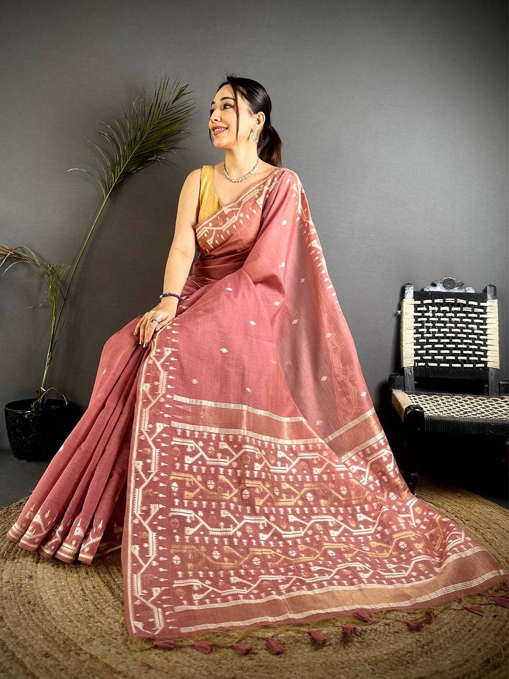 Royal Lakhani Geometric Linen Saree
