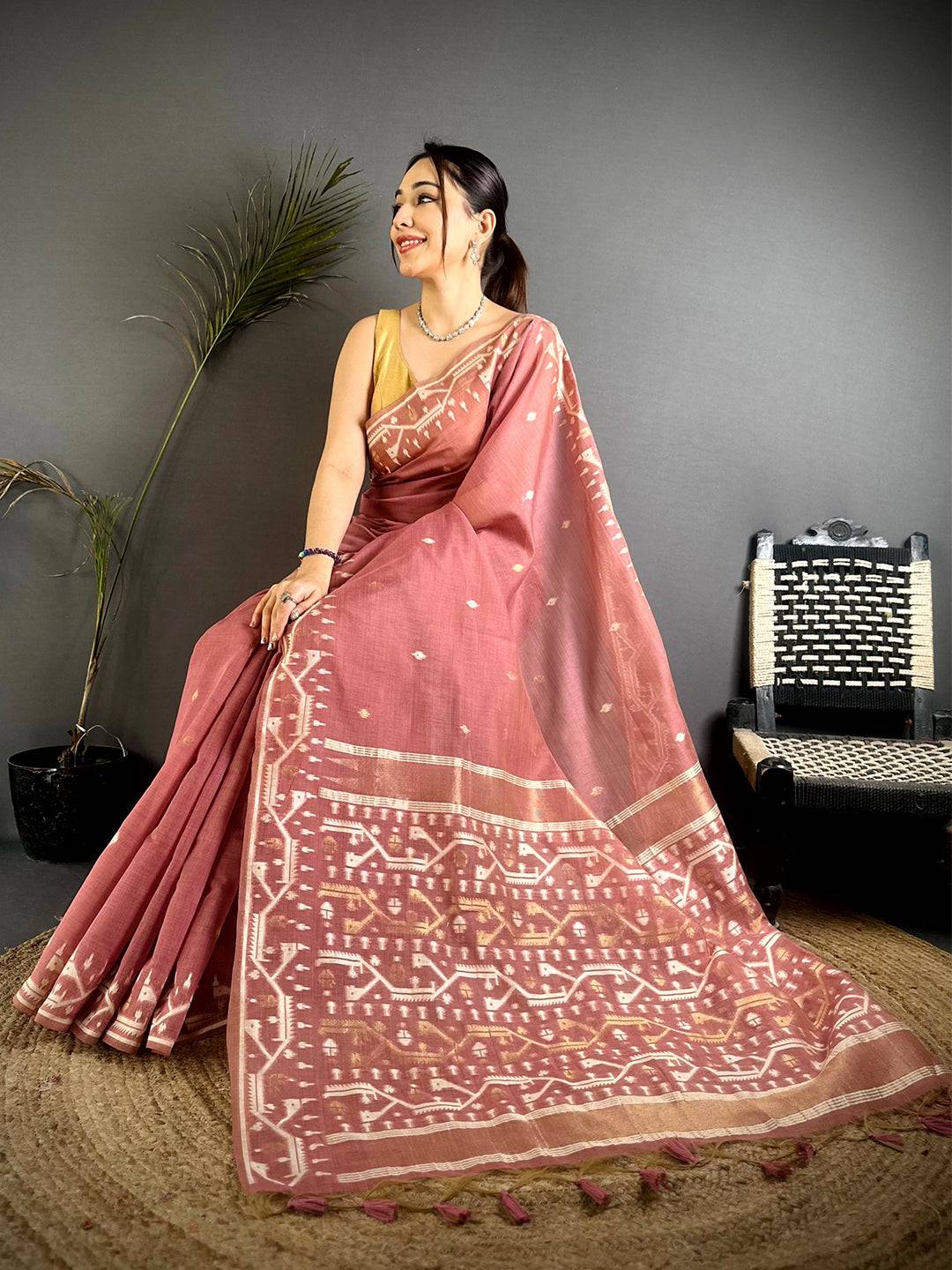 Royal Lakhani Geometric Linen Saree