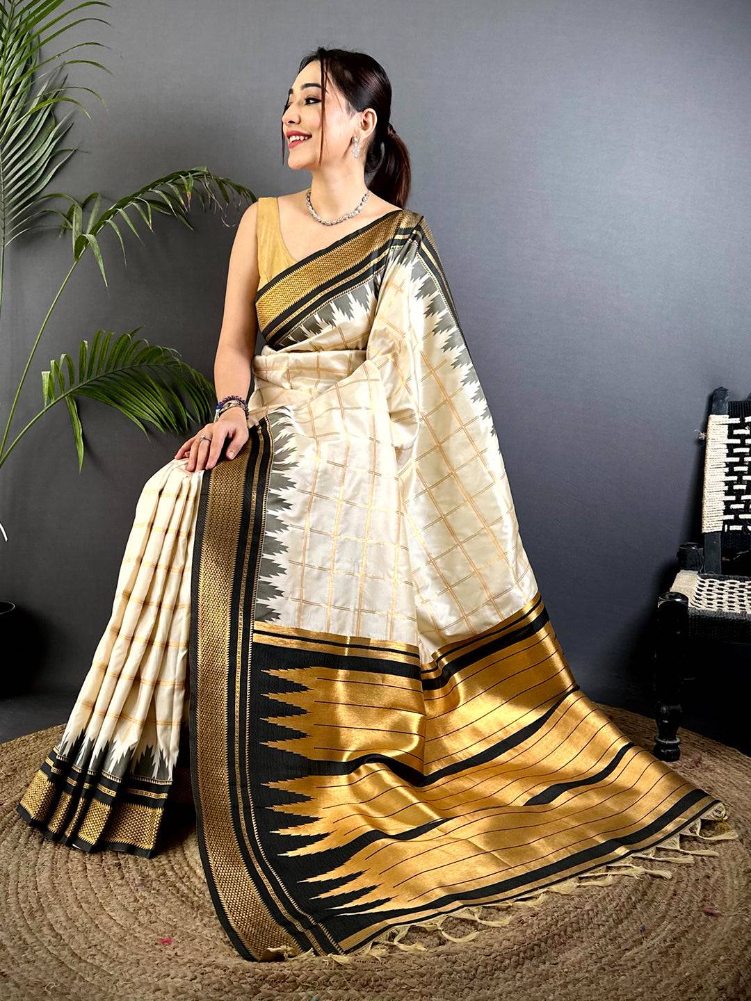Royal Dual Tone Gold Zari Saree