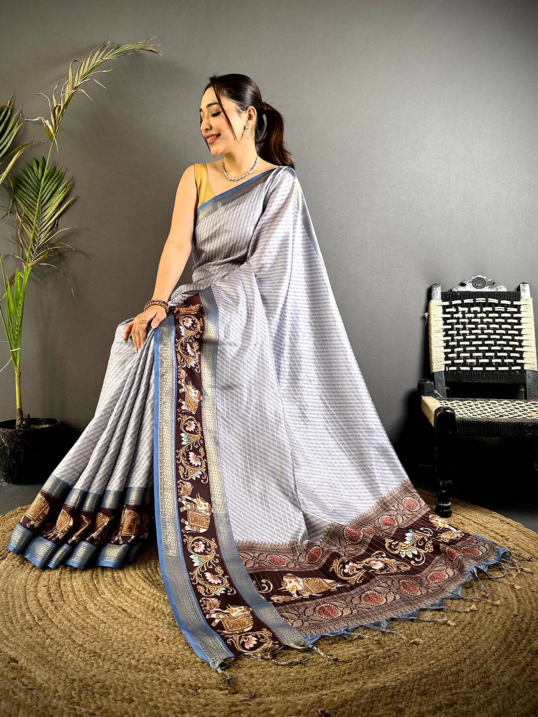 Royal Gadwal Weave Self Zari Saree