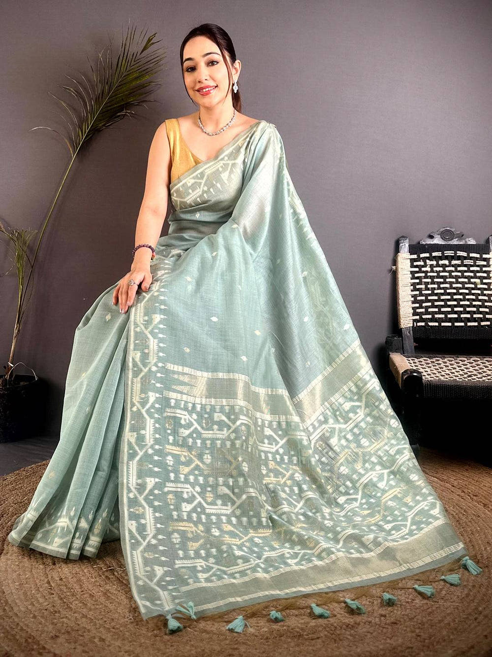 Regal Lakhani Geometric Linen Saree