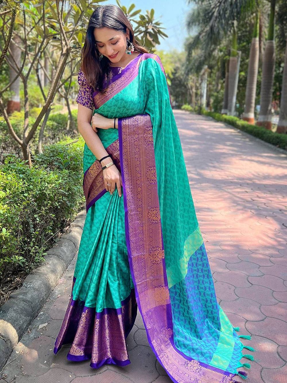 Bollywood Kanjivaram Silk Saree With Broced Zari Blouse