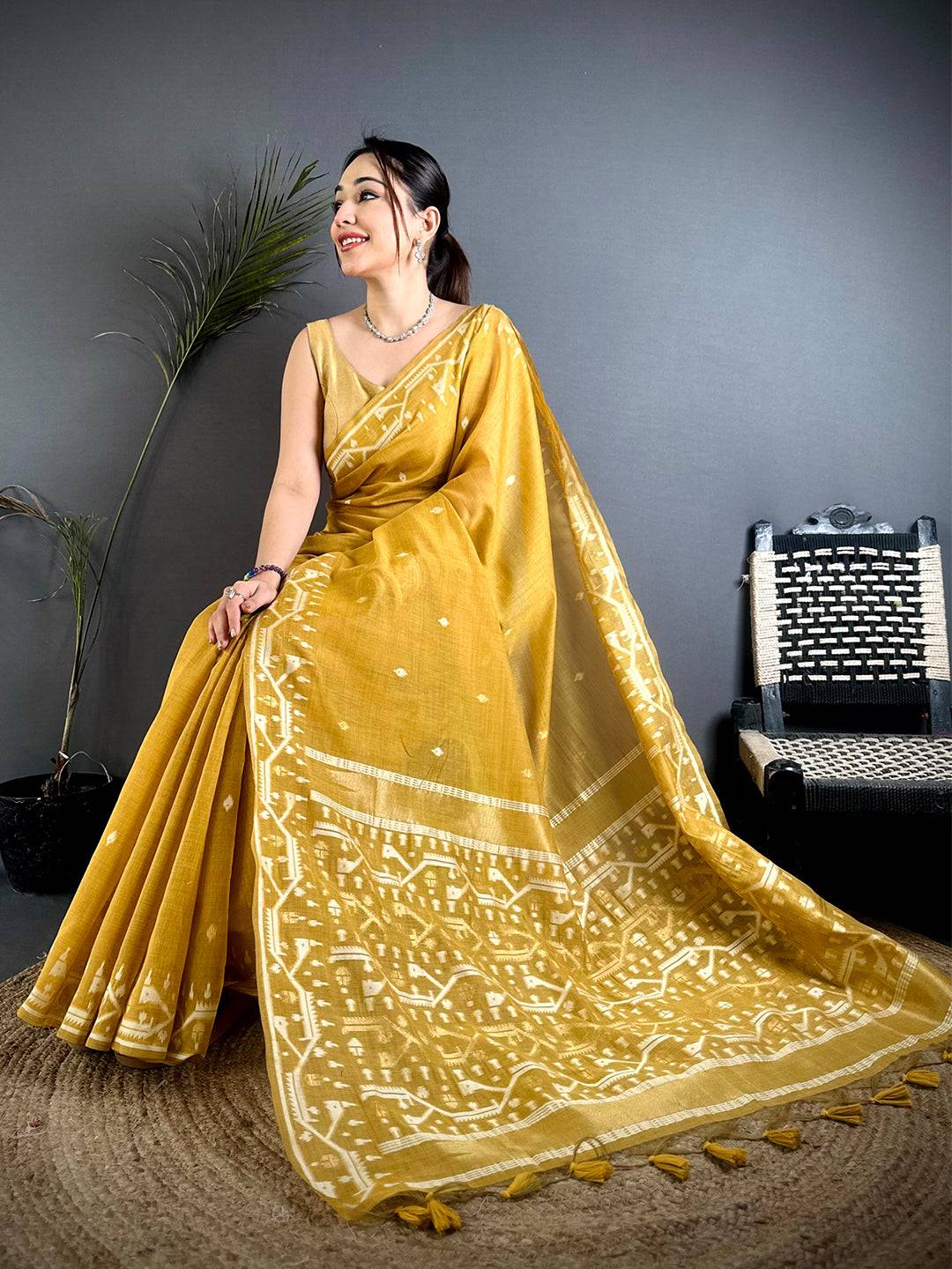 Opulent Lakhani Geometric Linen Saree