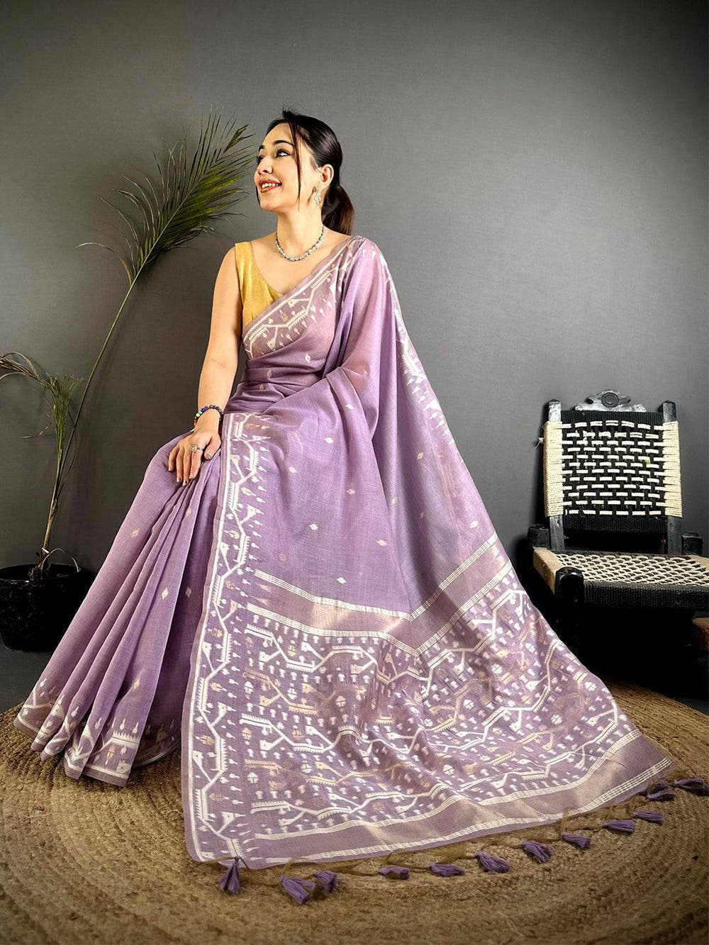 Elegant Lakhani Geometric Linen Saree