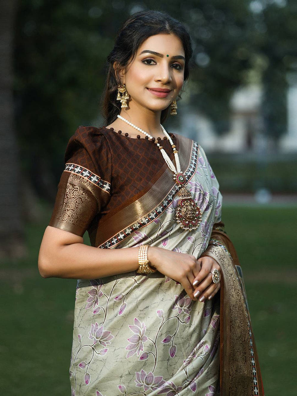 Silver Colour Batik Pen kalamkari Saree With Zari Weaving Pallu - Luxe