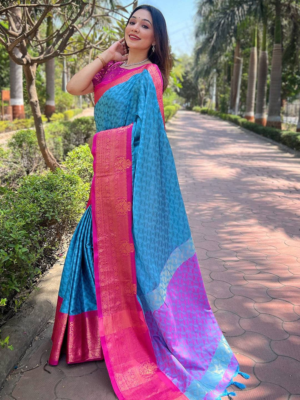 Stylish Kanjivaram Silk Saree With Broced Zari Blouse