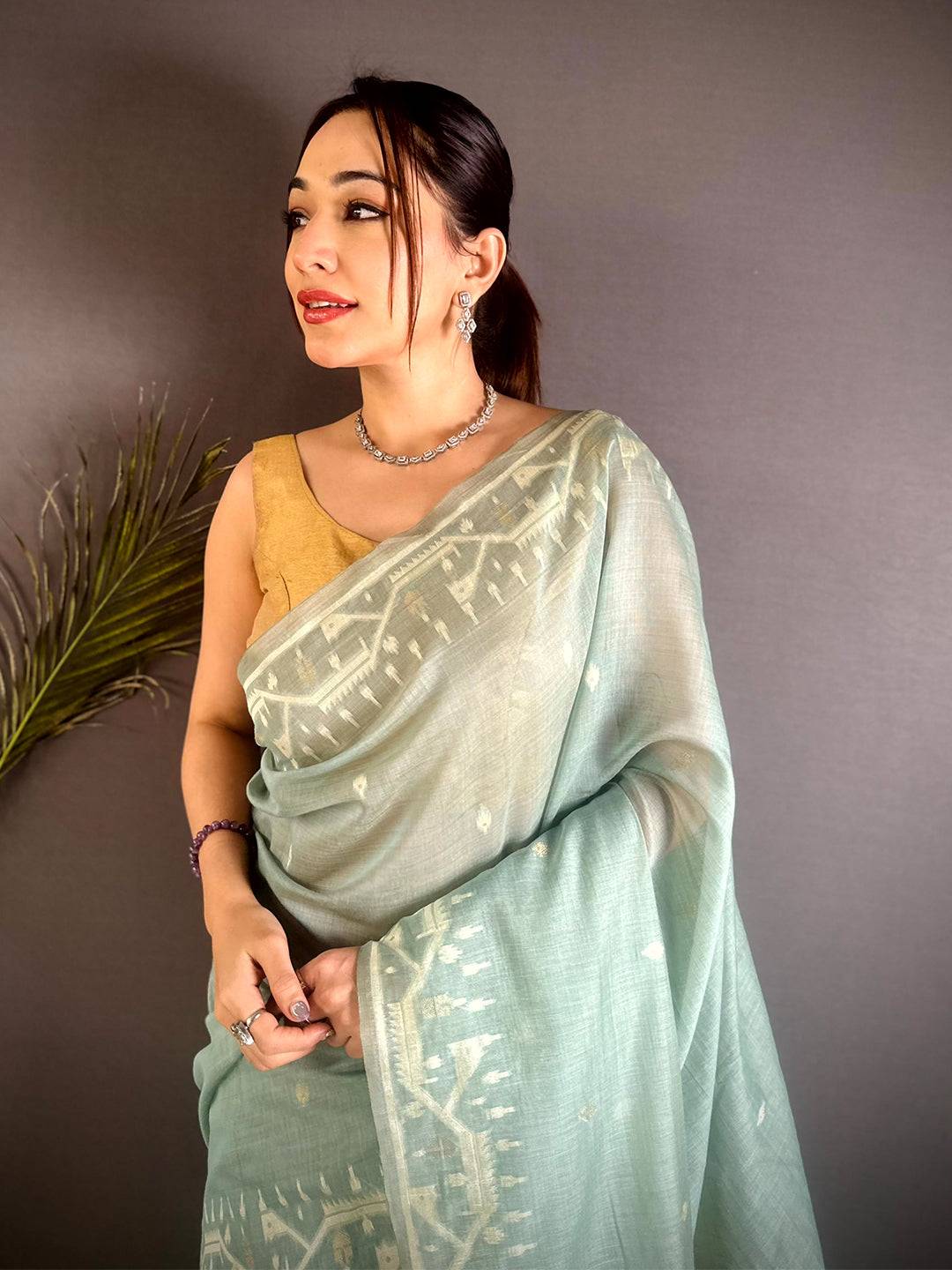 Regal Lakhani Geometric Linen Saree