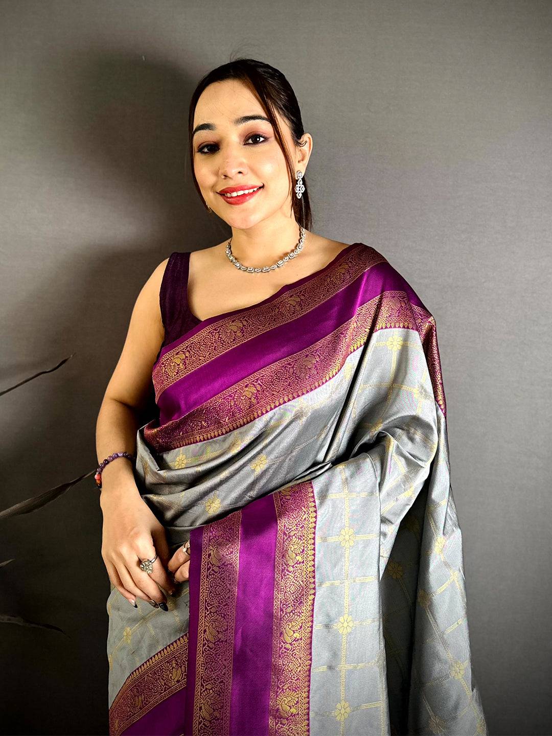 Grey Check Weave  Gadwal  Saree