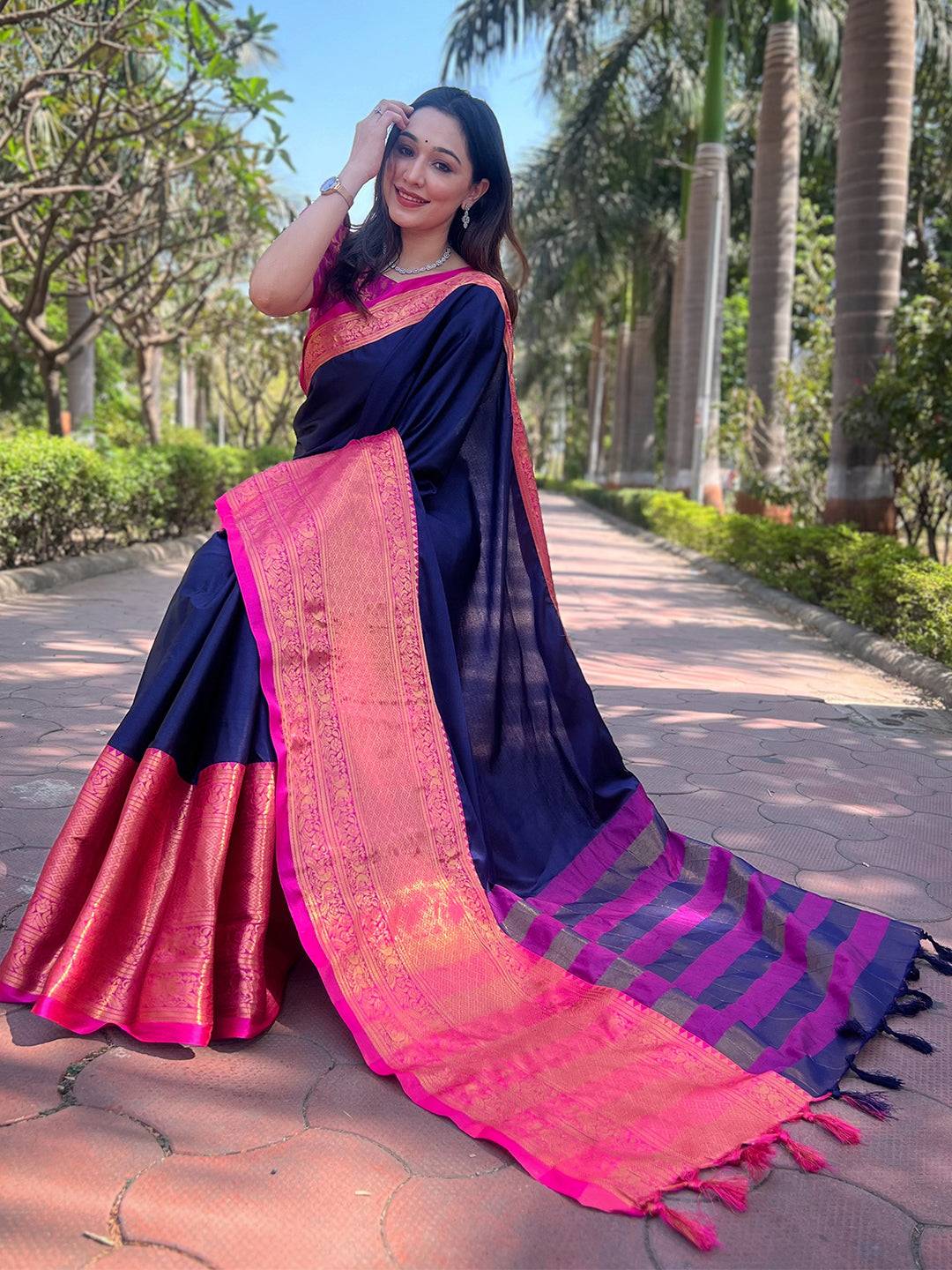 Aura Soft Silk Navy Colour Saree With Kanjivaram Weaving
