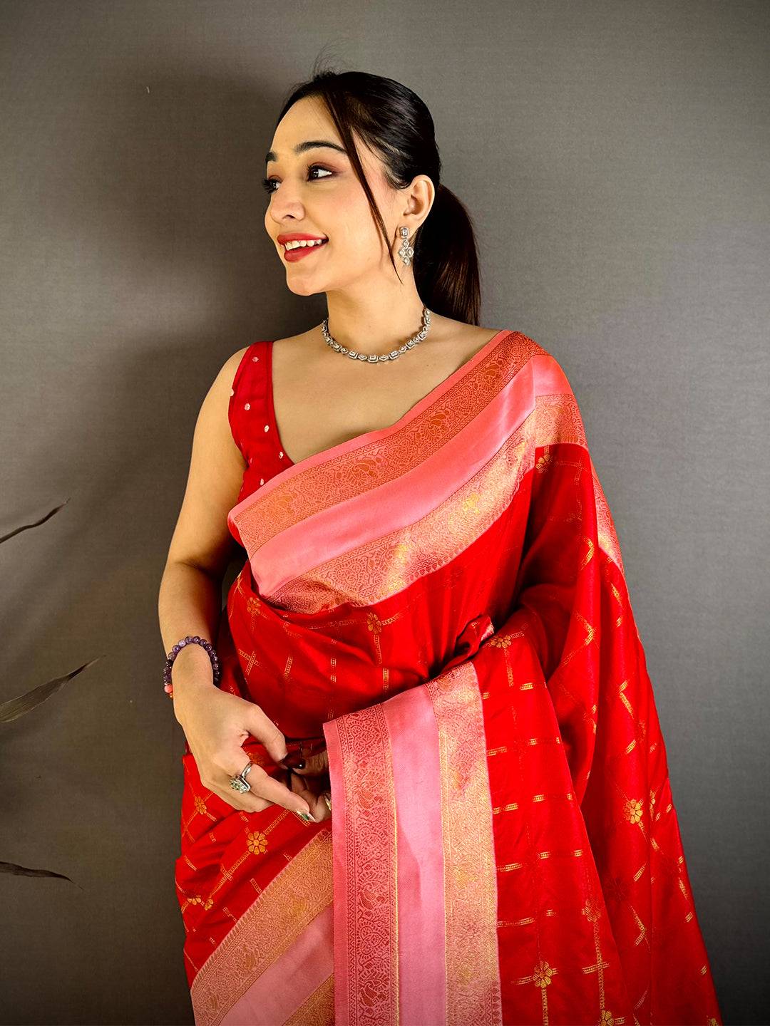 Red  Check  Weave  Gadwal  Saree