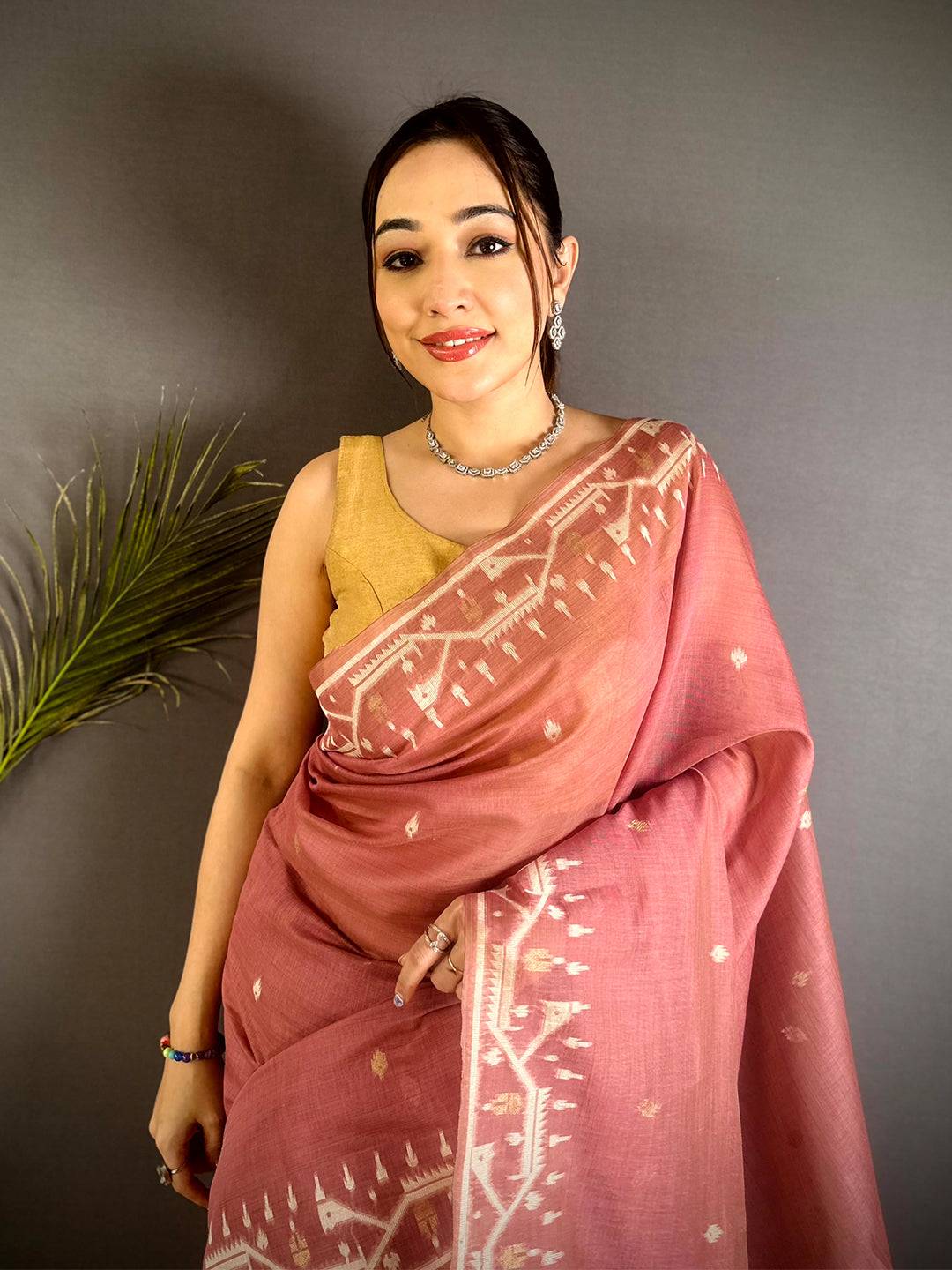 Royal Lakhani Geometric Linen Saree