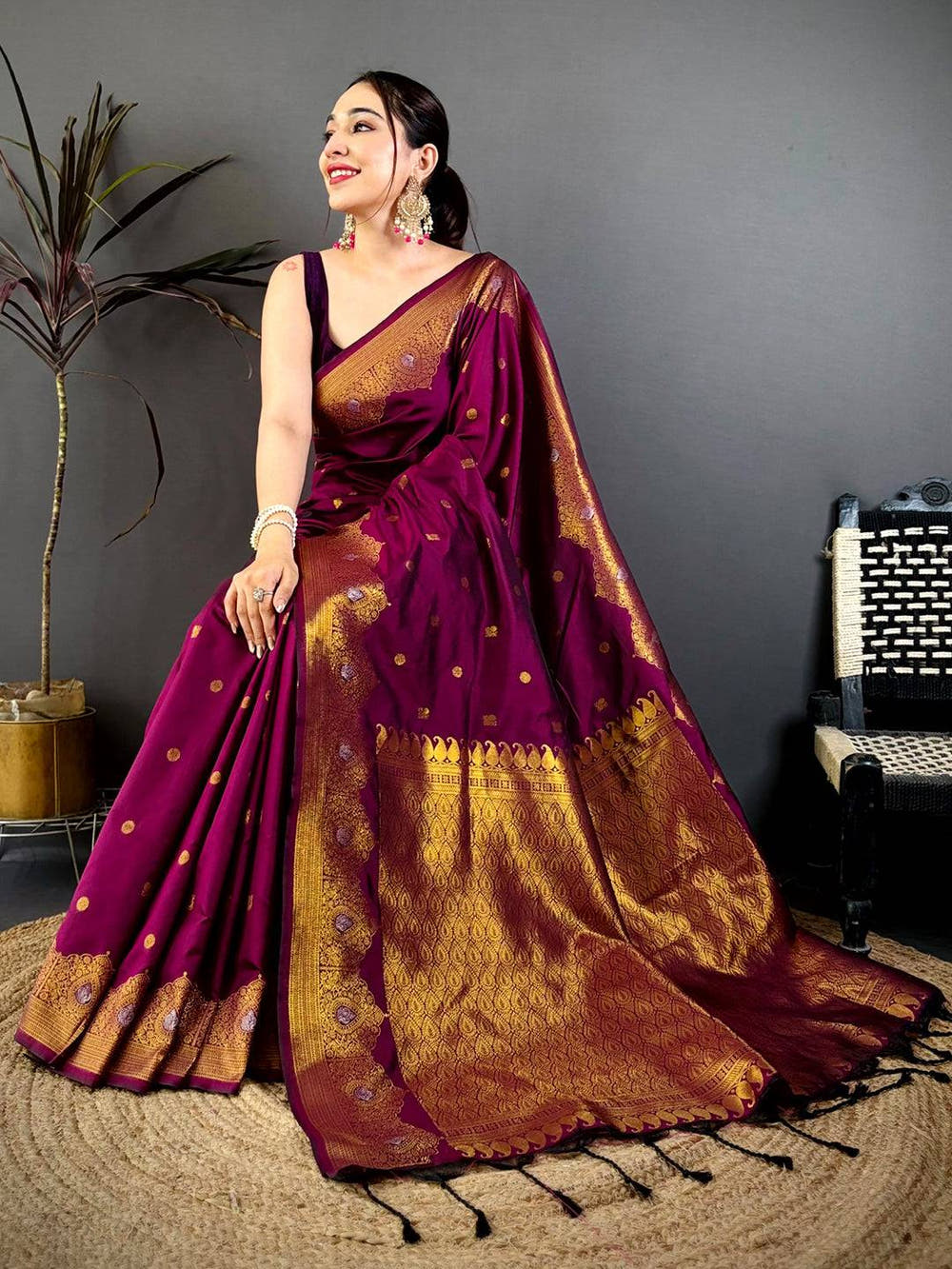 Royal Butti Pattern Soft Silk Zari Saree