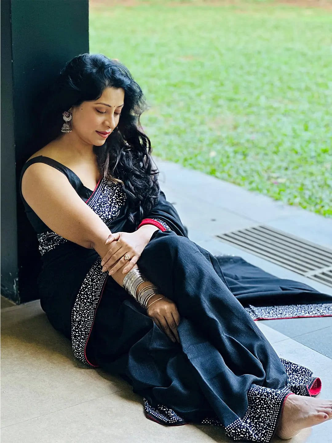 Black Colour Stylish Poly Silk Solid Saree