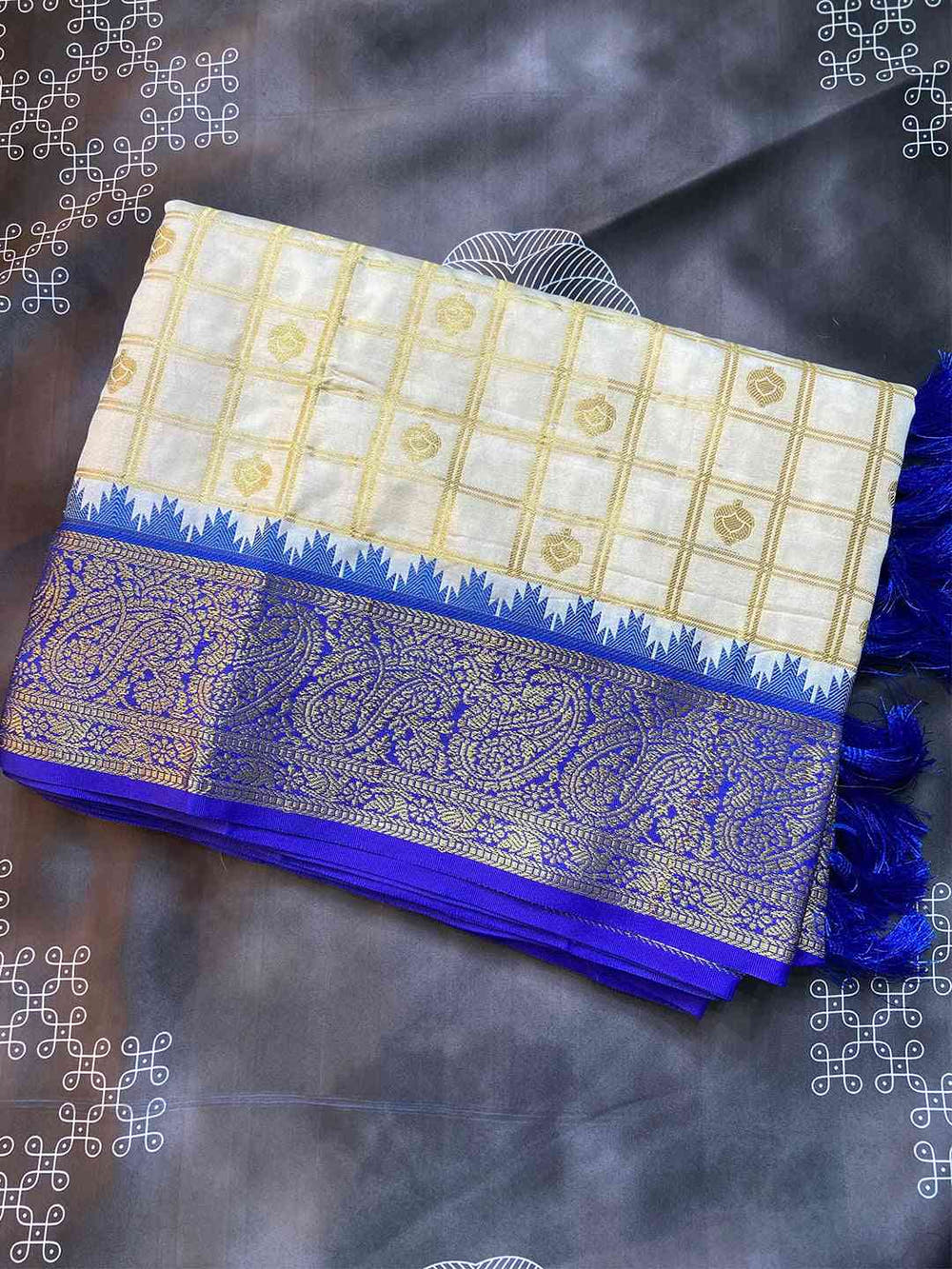 Divine Elegance Attractive Soft Silk Temple Border Gadwal Saree
