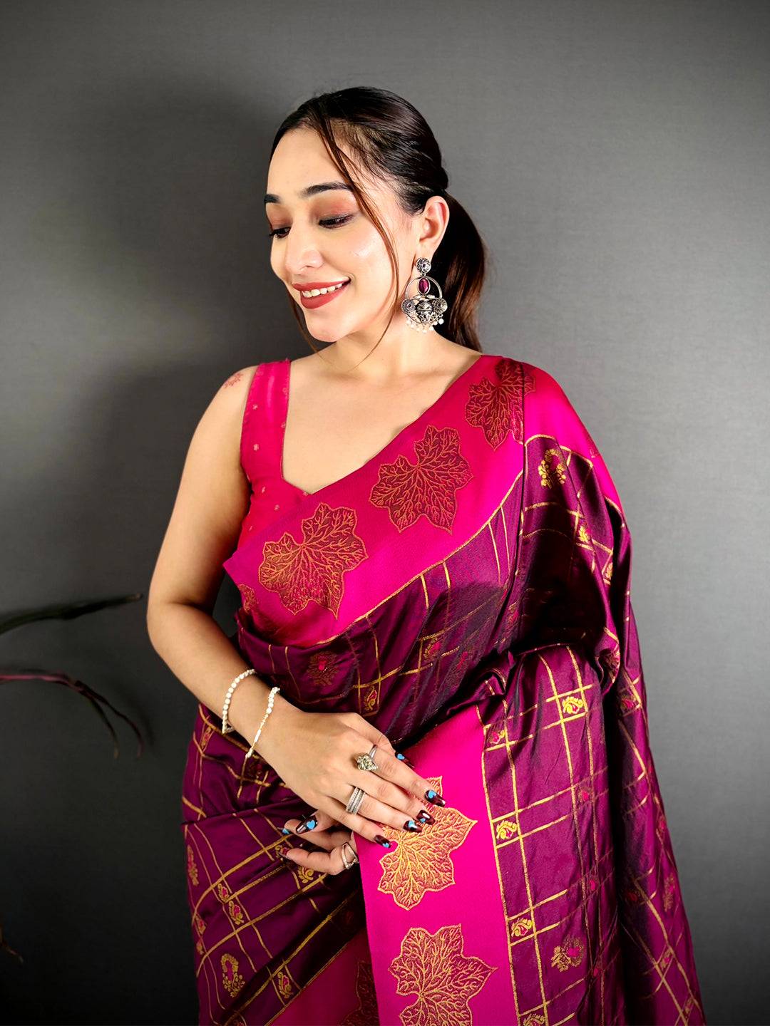 Stylish Gold Woven Pallu Contrast Border Saree