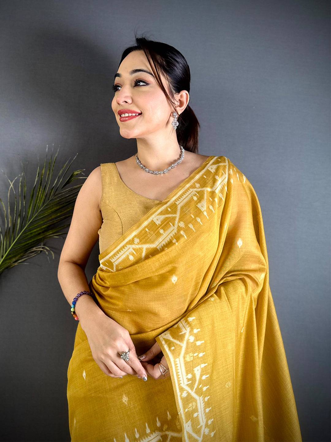 Opulent Lakhani Geometric Linen Saree
