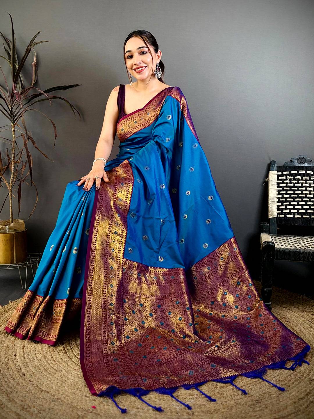 Exclusive Gold Woven Pallu Contrast Border Saree