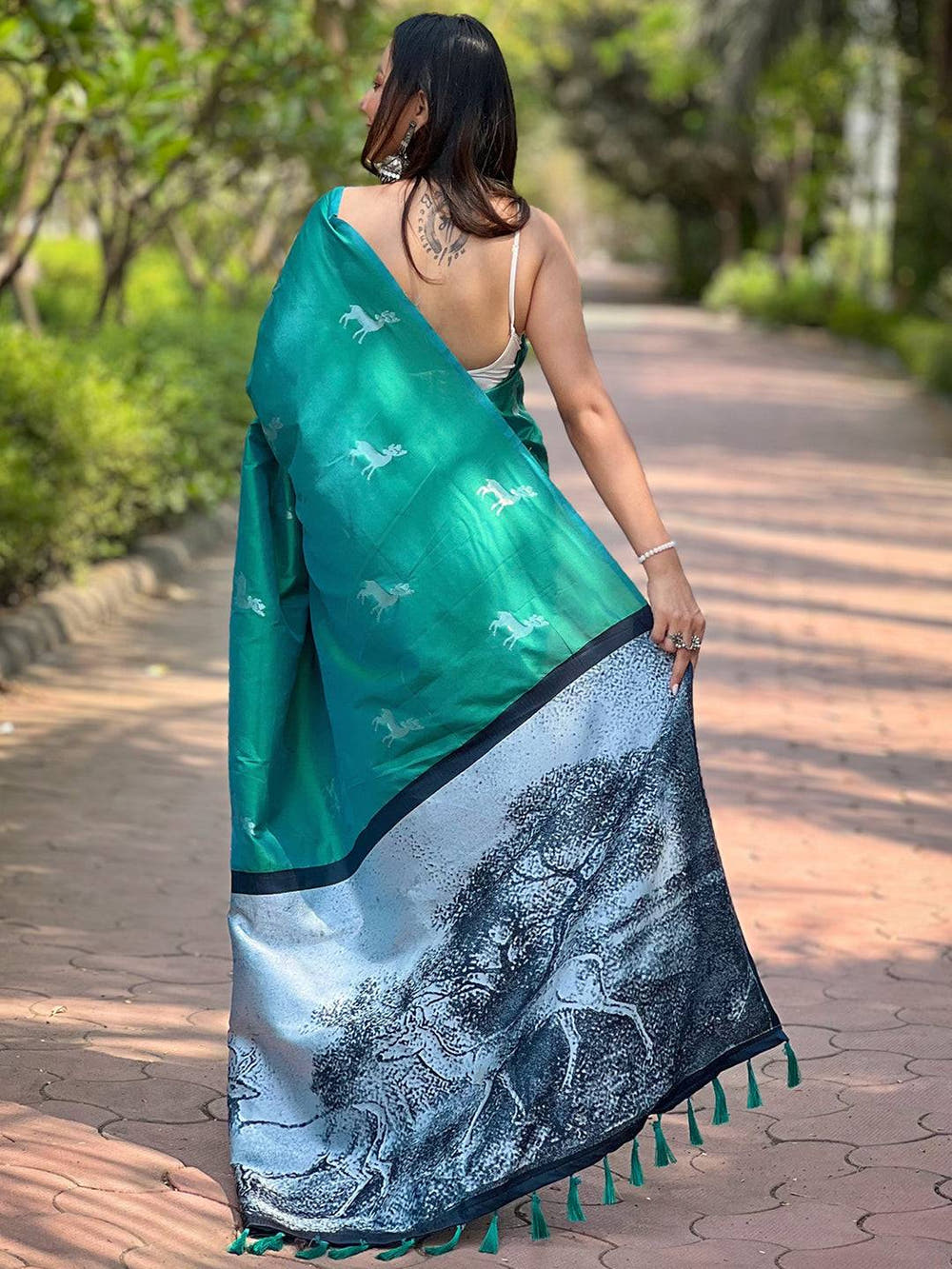 Green Soft Silk Saree With Postar Weaving Zari Pallu