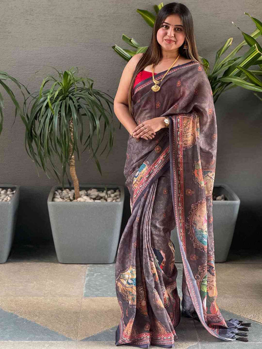 Grey colour Linen Saree With Digital Print And Majestic Border