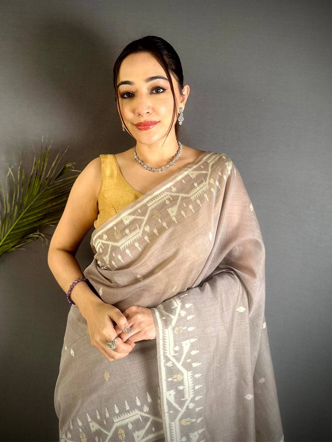 Classic Lakhani Geometric Linen Saree