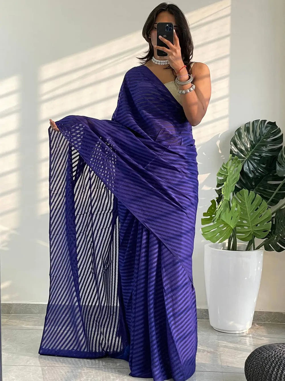 Soft Pure Georgette Saree With Thread Weaving Print
