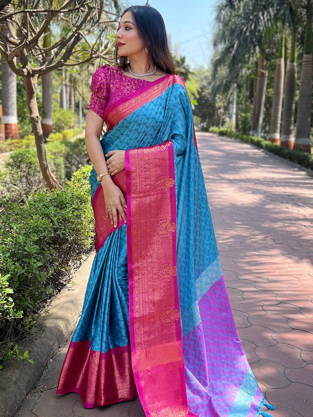 Stylish Kanjivaram Silk Saree With Broced Zari Blouse