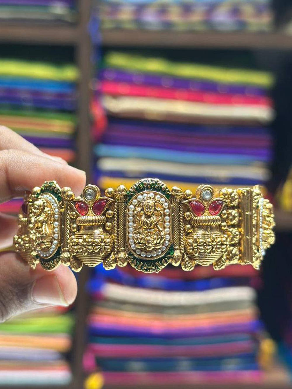Royal  Antique   Gold   Bangle