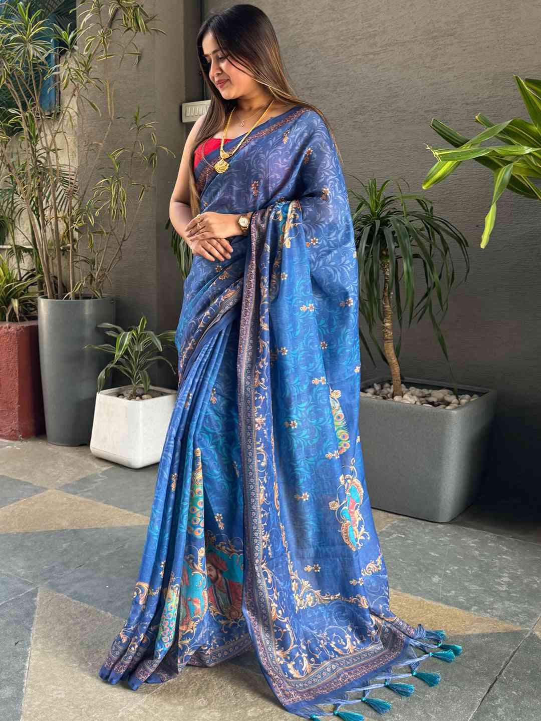 Blue colour Linen Saree With Digital Print And Majestic Border