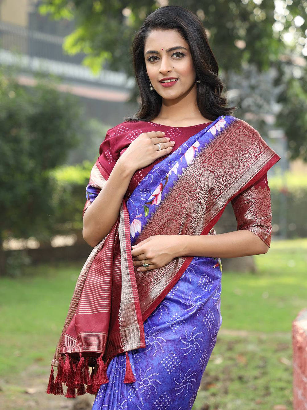 Purple Colour Pure Viscose Dola Silk Saree With Floral Print Border - Luxe