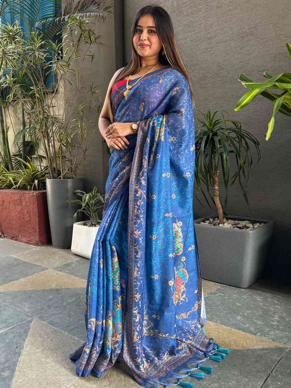 Blue colour Linen Saree With Digital Print And Majestic Border