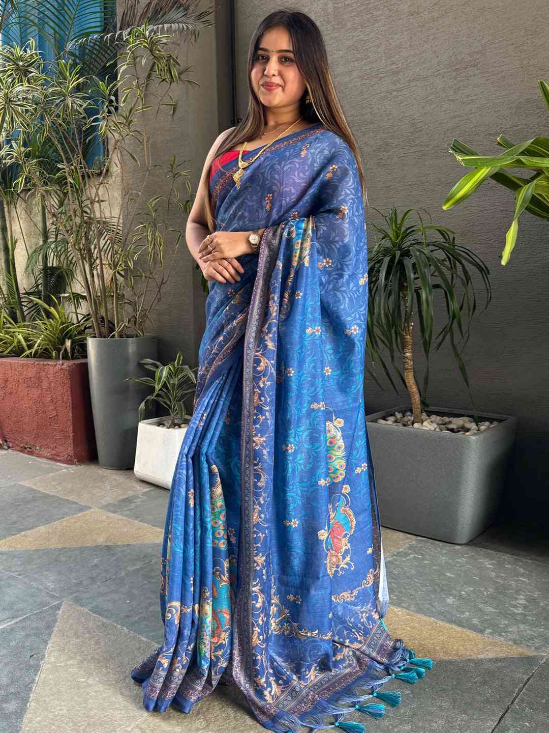 Blue colour Linen Saree With Digital Print And Majestic Border
