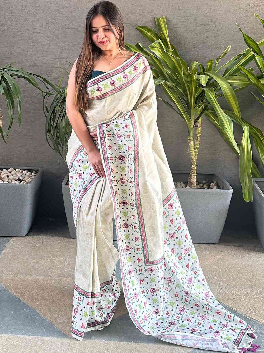Kanjivaram  Weaving Pista Colour Patola Print Saree
