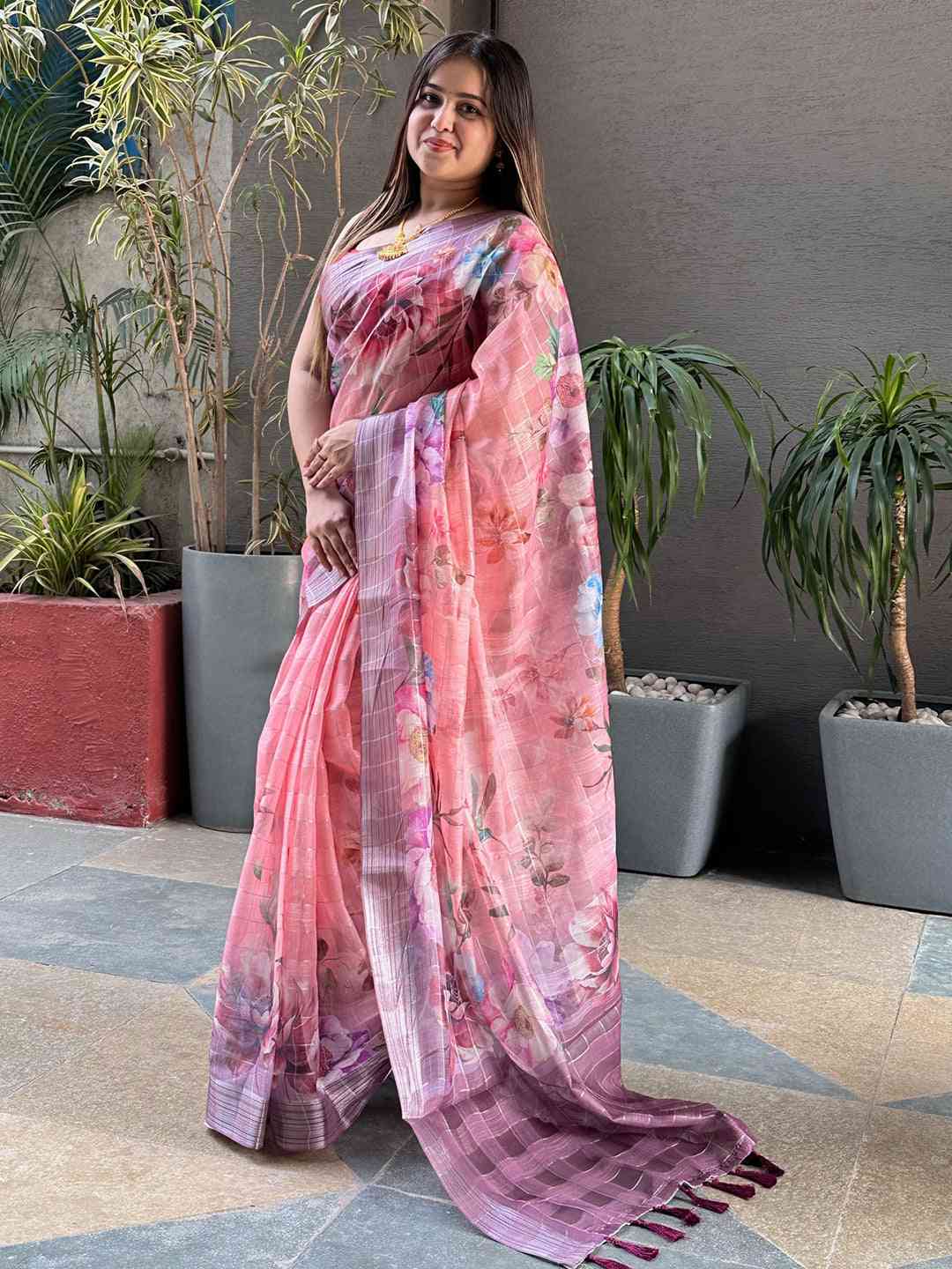 Traditional Self Zari Chex Weaving Floral Print Saree