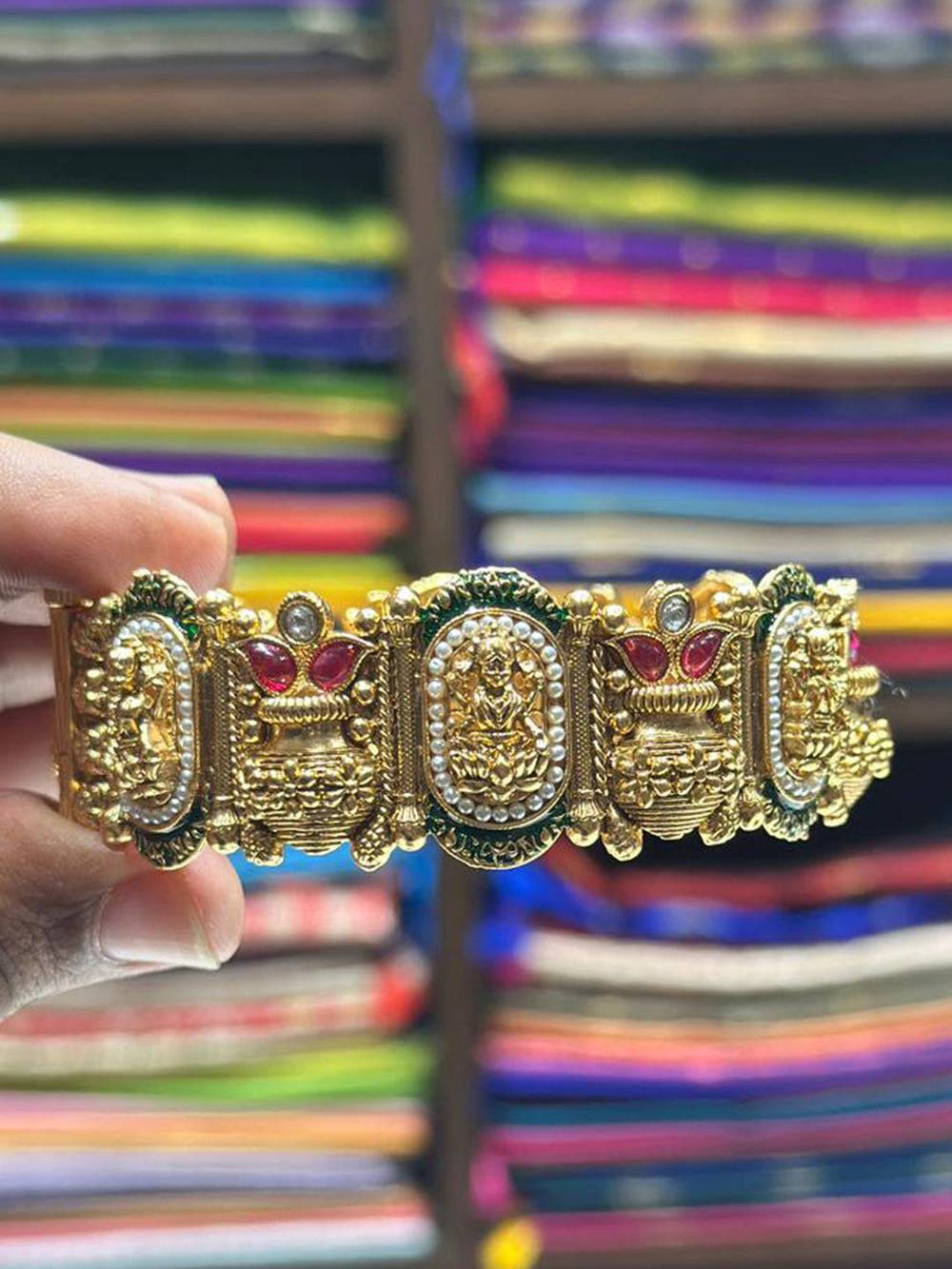Royal  Antique   Gold   Bangle