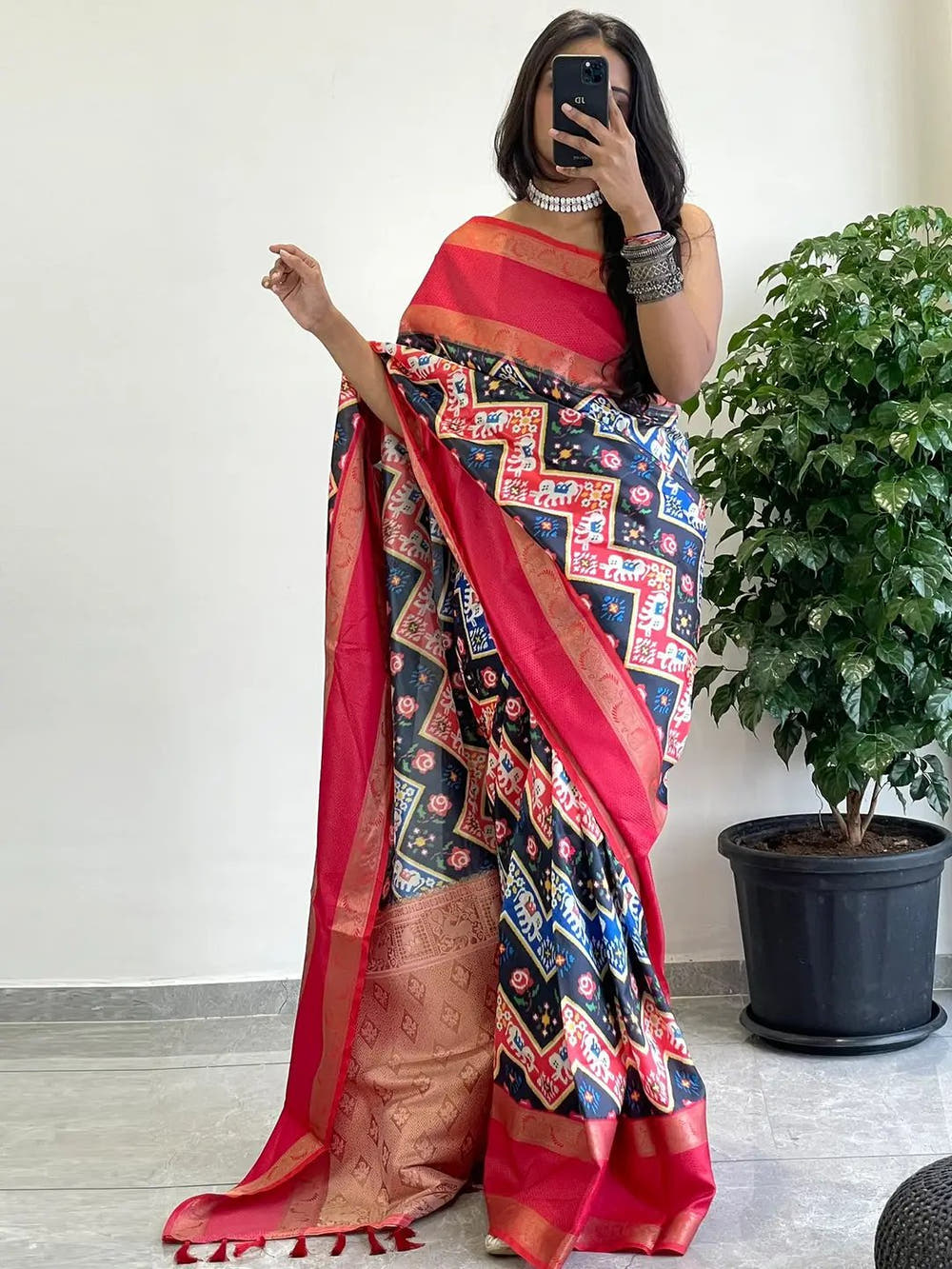 Attractive Gadwal Border Pochampally Print Saree
